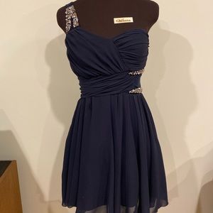 Stunning Formal / Homecoming Dress (Sparkly!)